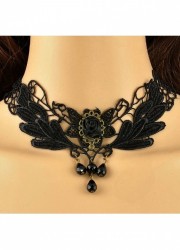 Collier baroque Ras de cou Brodé noir avec breloques perles noir