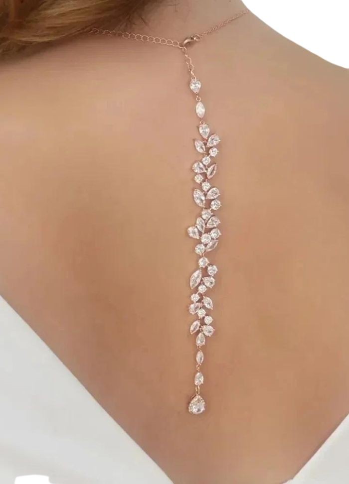 Collier bijou de dos sexy pour femme avec strass vendu à la boutique Sophie Libertine Vannes